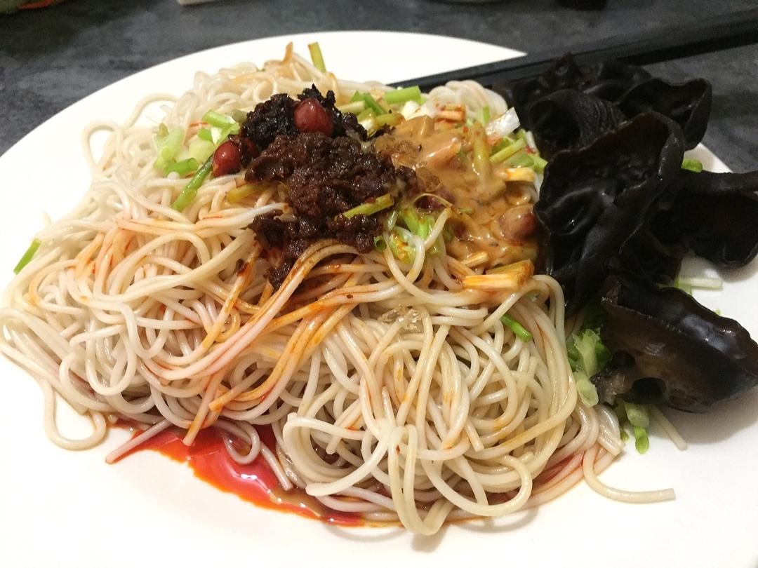 香辣凉拌面