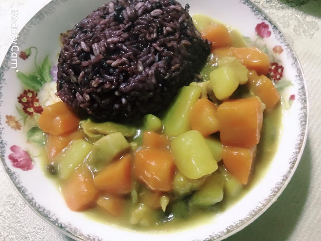 泰国黄咖喱鸡腿盖饭（附鸡腿剔骨方法）