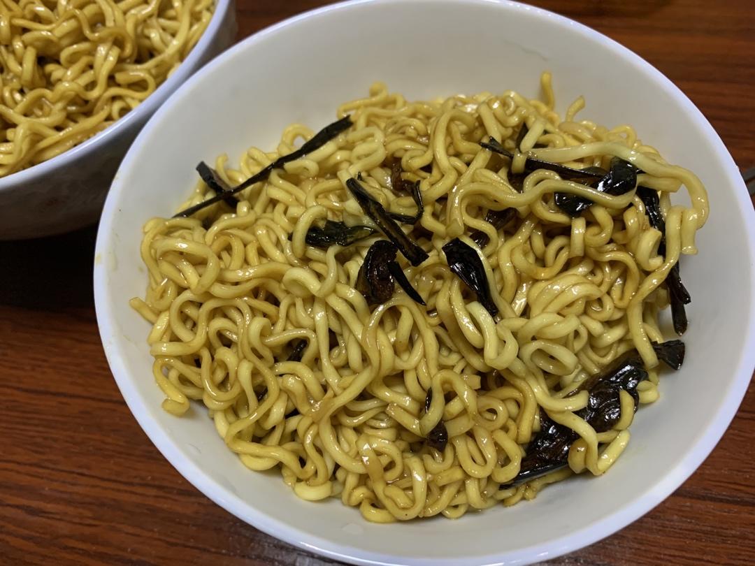 10分钟搞定的一碗葱油拌面