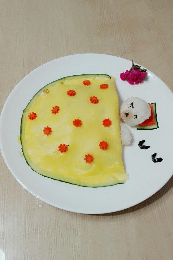 午睡的熊宝宝蛋包饭