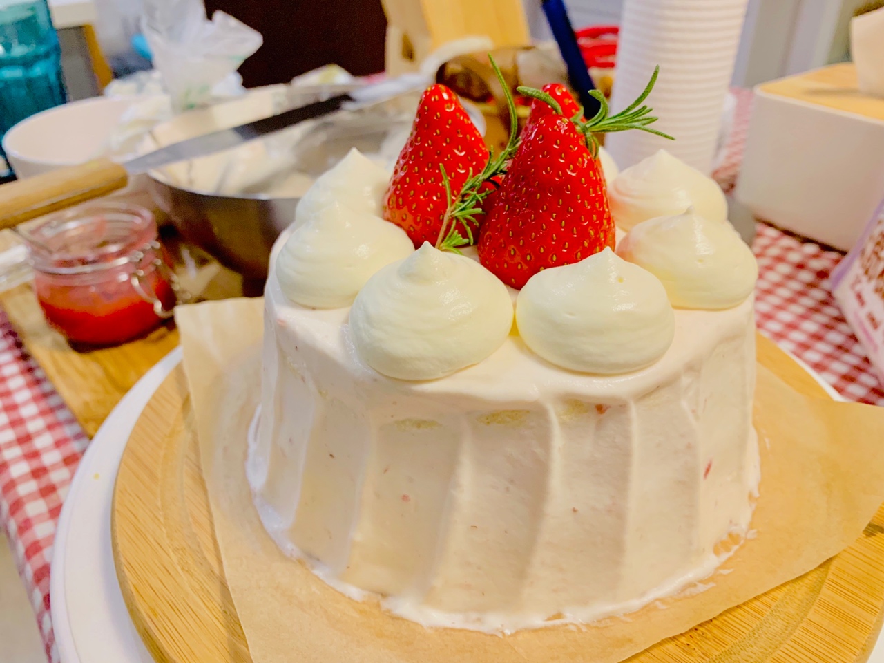 【视频】草莓奶油蛋糕～新手福音 戚风也可以不用分蛋啦
