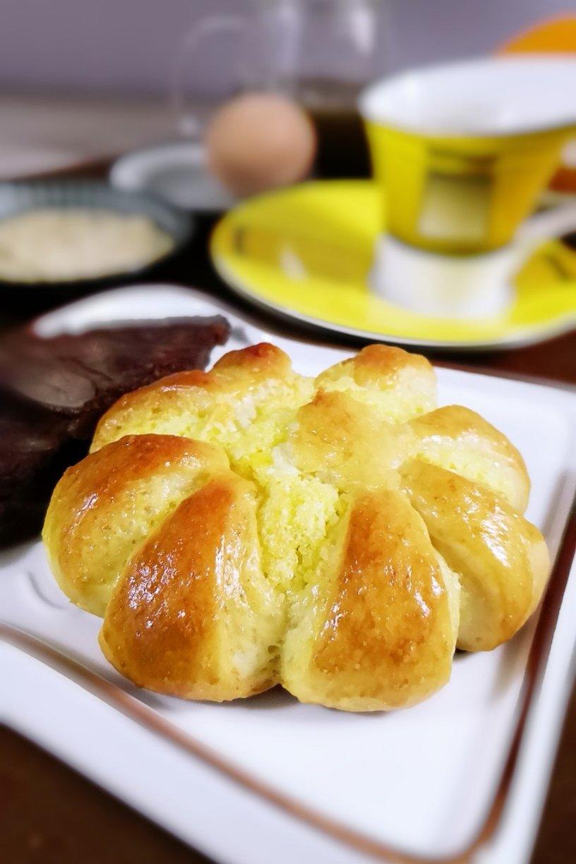 蔓越莓笑笑做的椰蓉花形面包