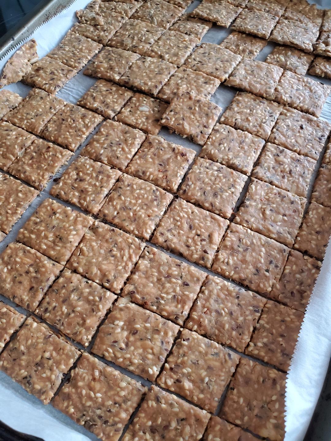 杂粮薄脆饼干 multi-seed crackers
