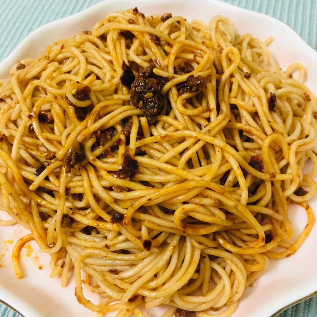 10分钟搞定的一碗葱油拌面