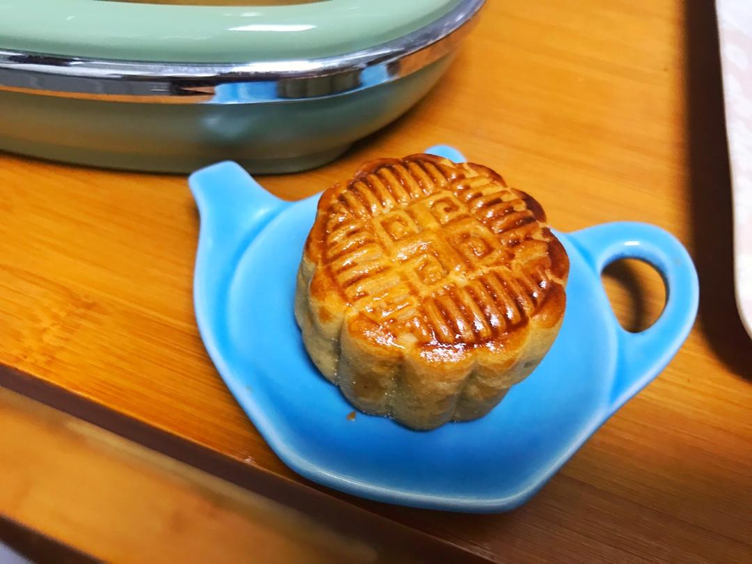 广式蛋黄莲蓉月饼