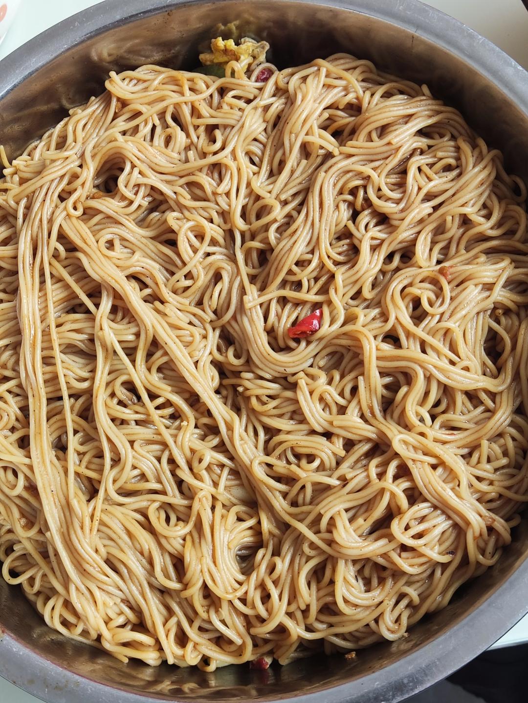 用挂面做传统的河南蒸卤面(豆角焖面)