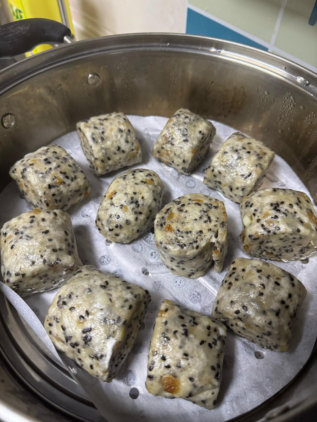 山药红枣黑芝麻馒头
