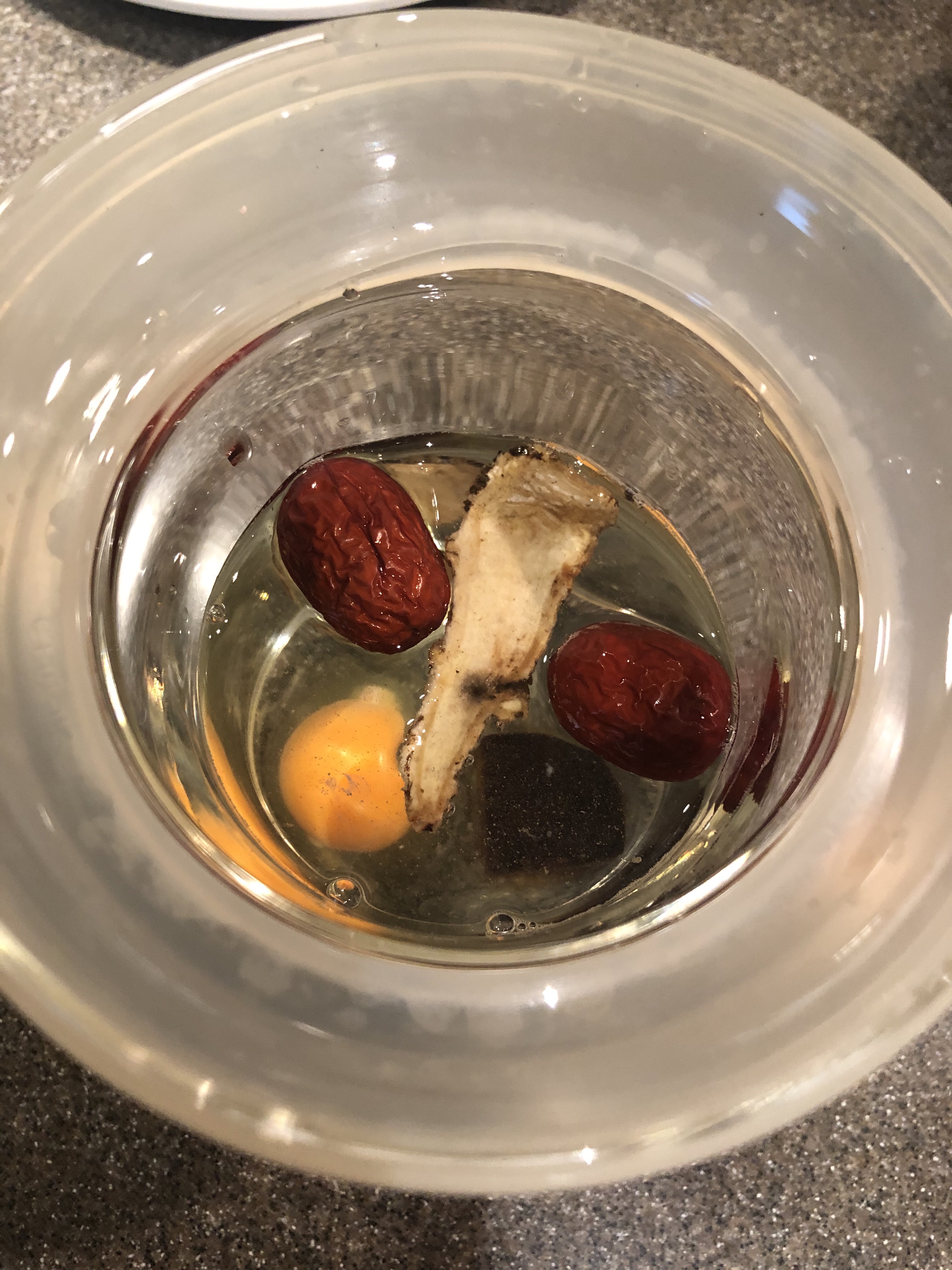 当归红枣红糖炖蛋（女人的汤汤水水系列）的做法 步骤1