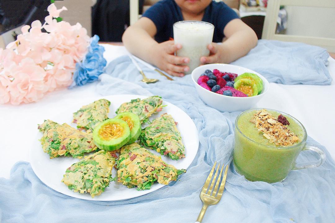 「健康三餐」芹菜培根鸡蛋粗粮饼的做法