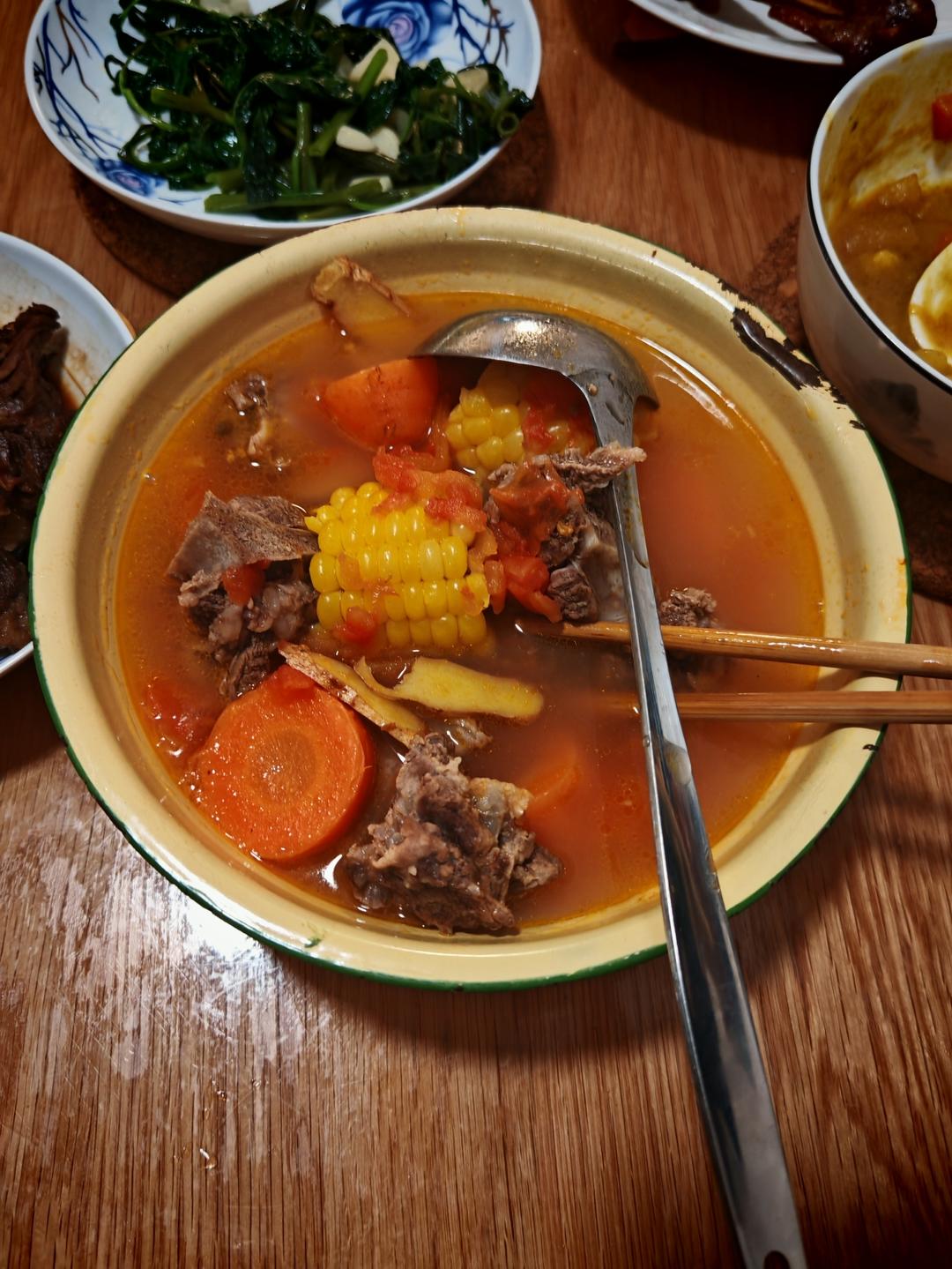 番茄土豆玉米排骨汤