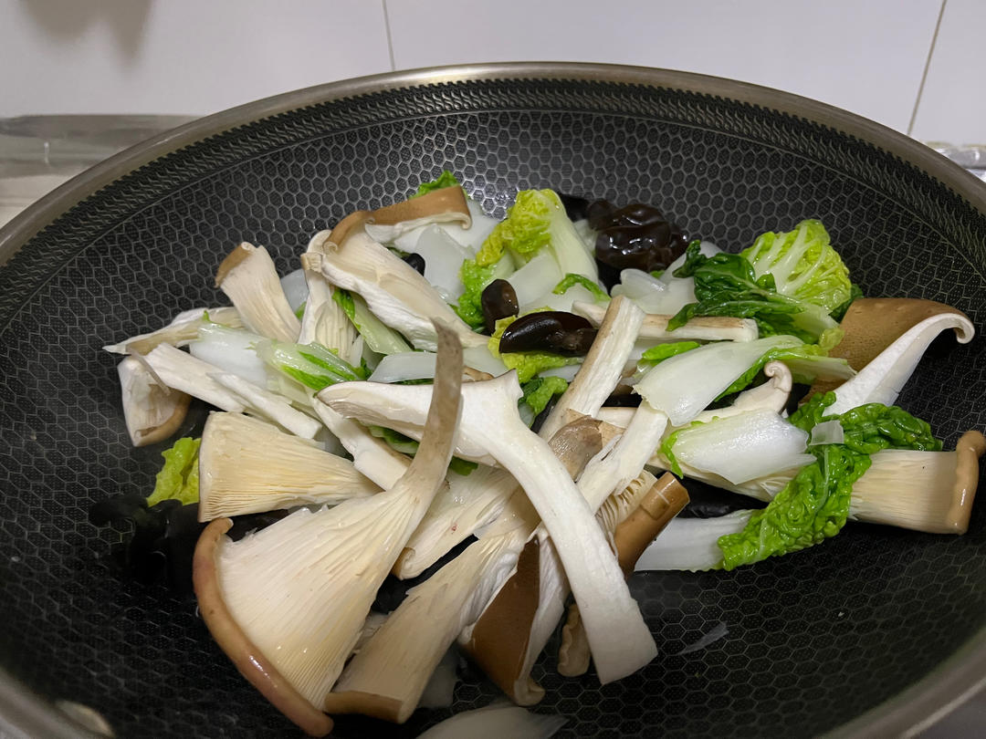 黄心白菜焖猪肚菇