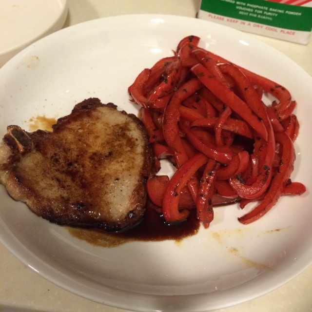 香煎猪排配甜酸灯笼椒