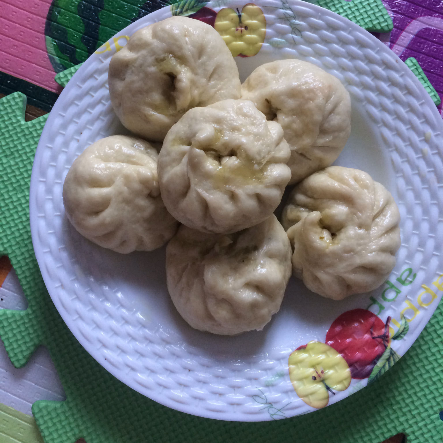 惜玥做的酸菜油梭子包子