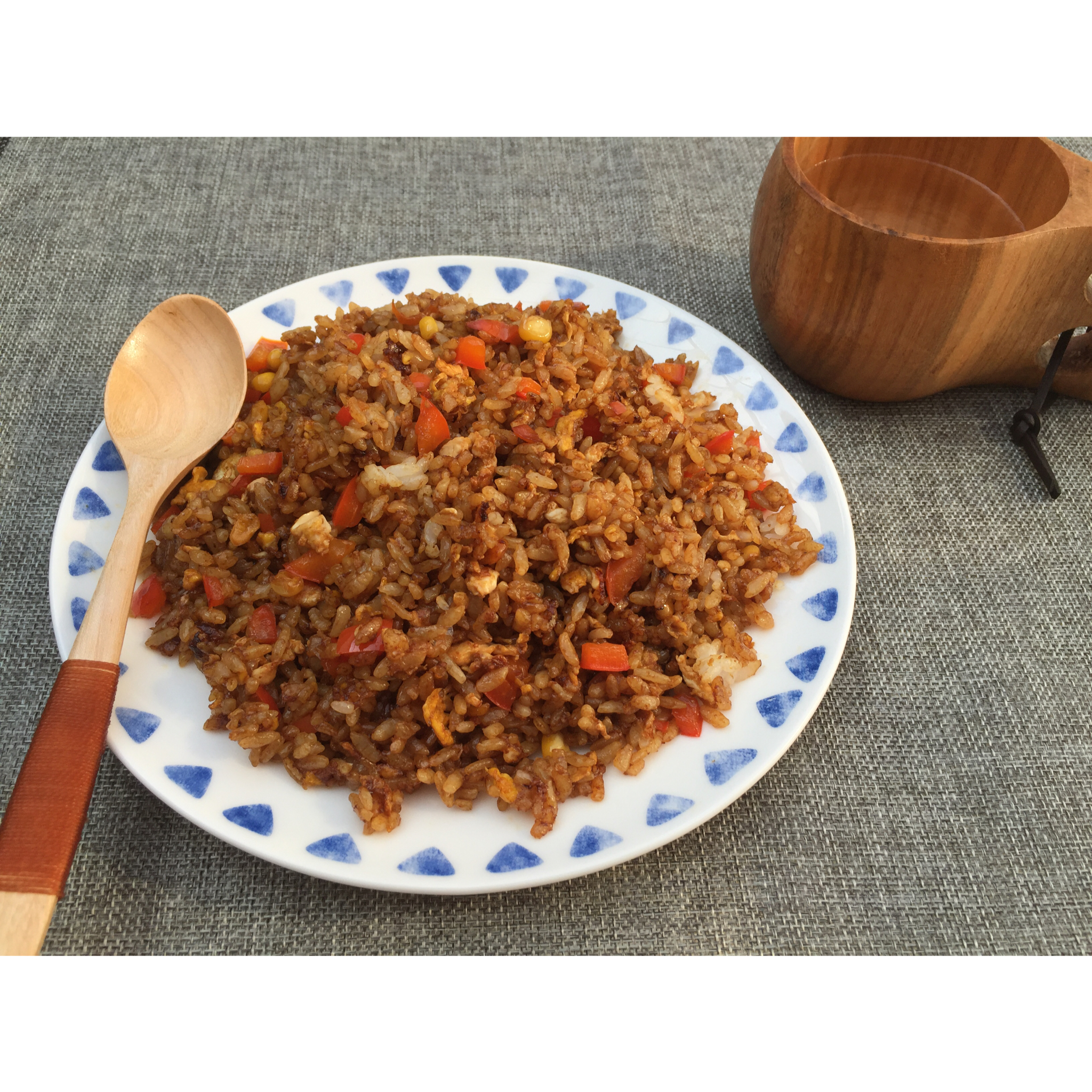 据说是 正宗酱油炒饭