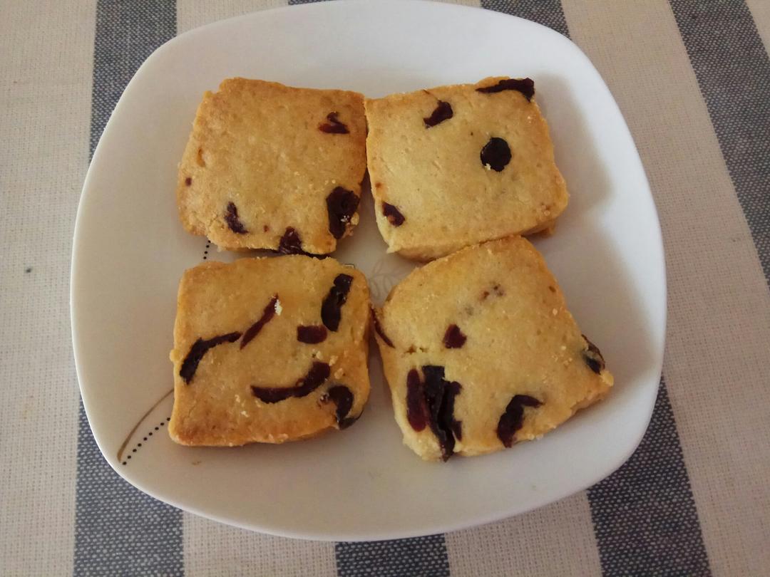 曲奇饼干的做法（烤箱做蔓越莓曲奇）