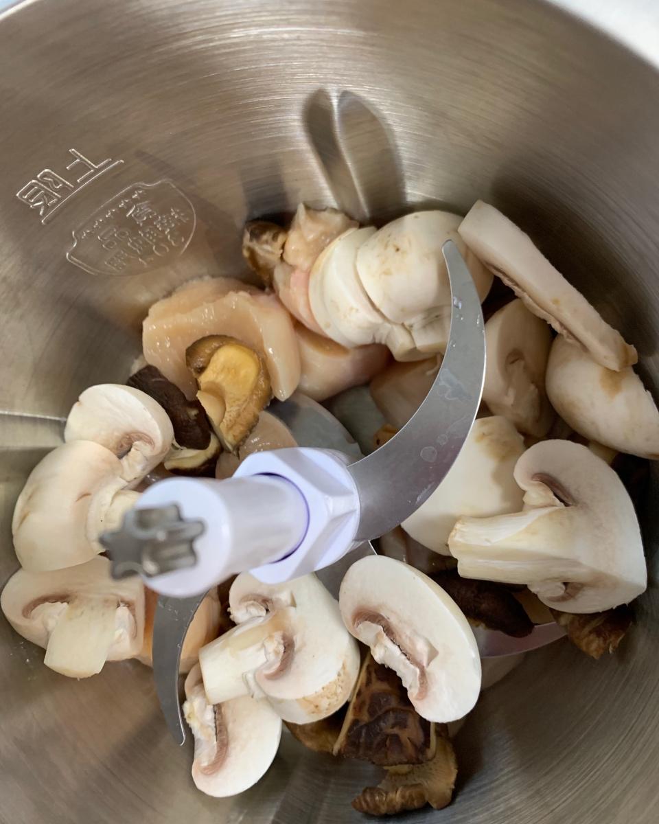 香菇鸡肉包子