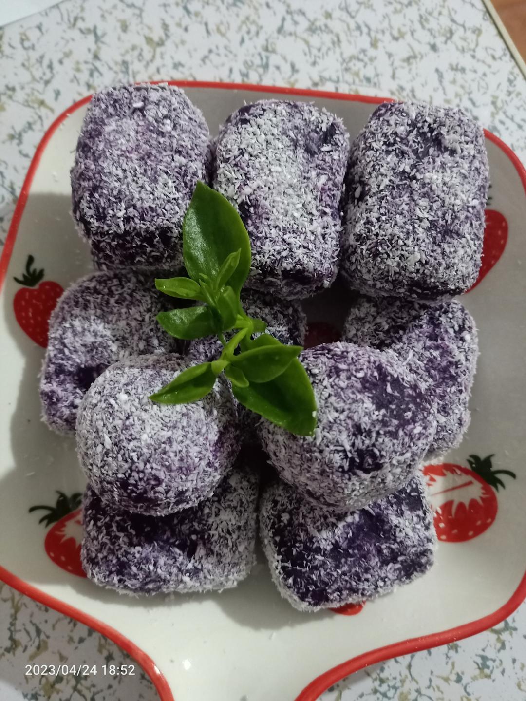 甜甜粉粉的紫薯小方超级好吃，简单好做颜值高，低卡吃了不长胖