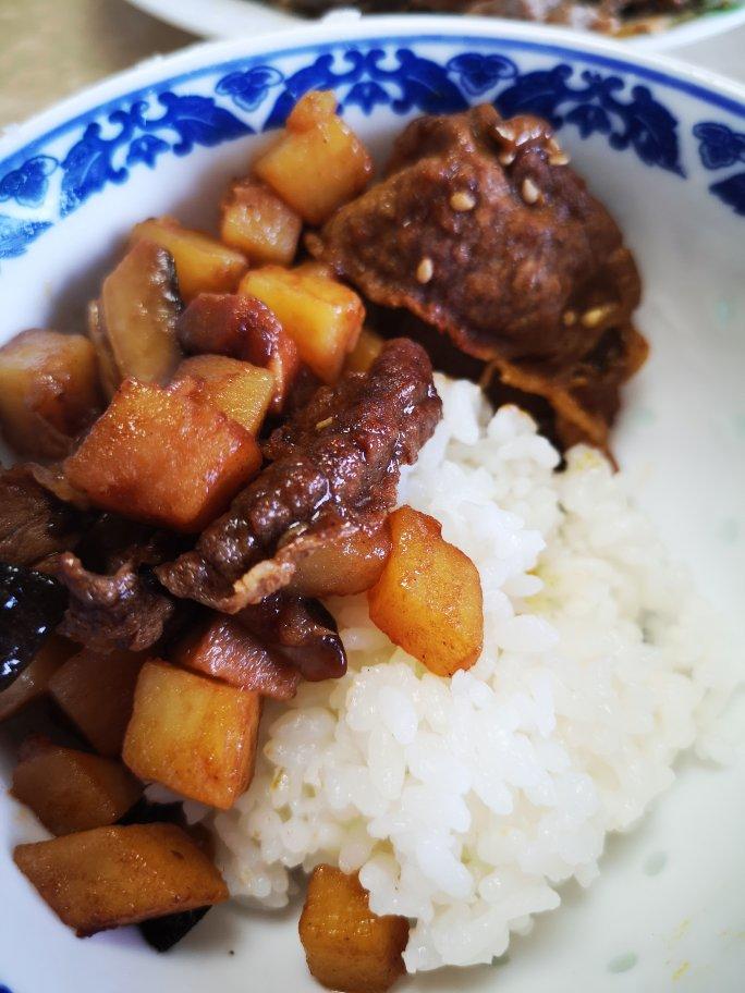 好吃到舔碗底的土豆肥牛拌饭