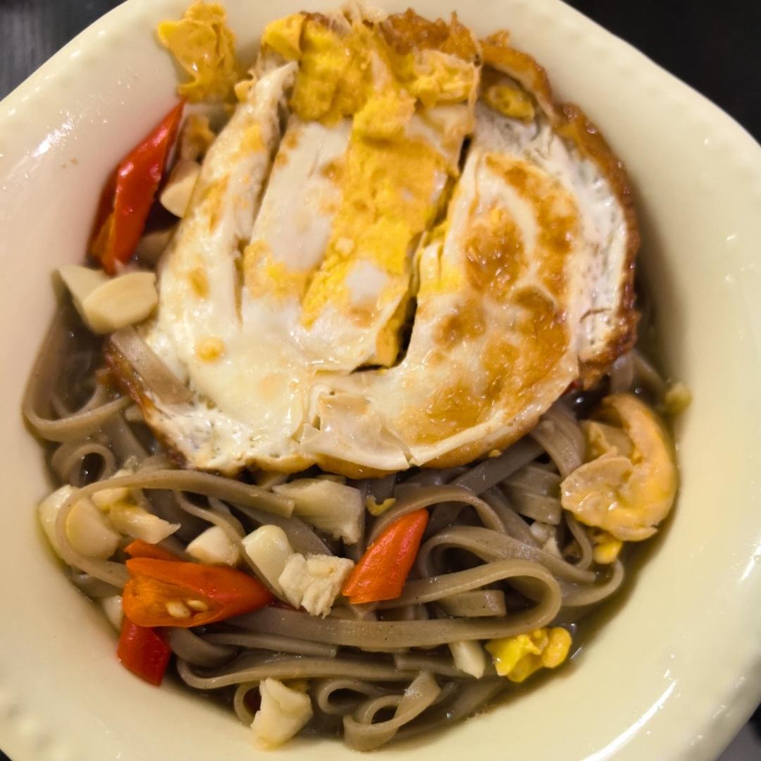 【减脂】荞麦面拌鸡蛋生菜