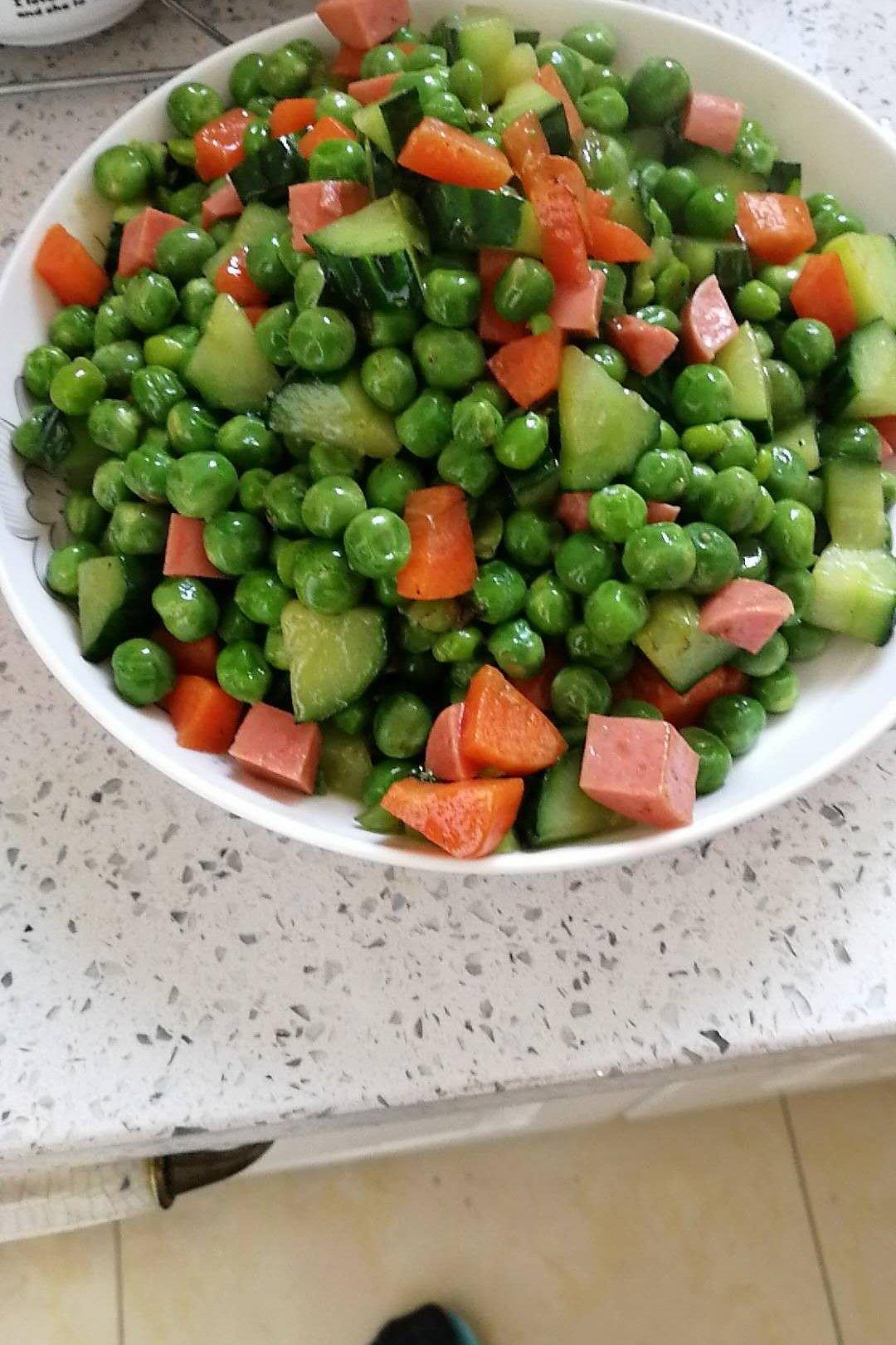 豌豆炒玉米火腿肠