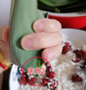 红枣甜粽 蜜枣四角粽的包法的做法 步骤13