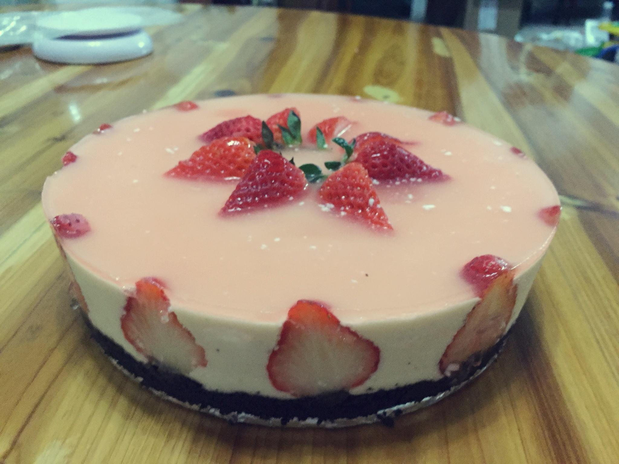 8寸草莓酸奶慕斯蛋糕