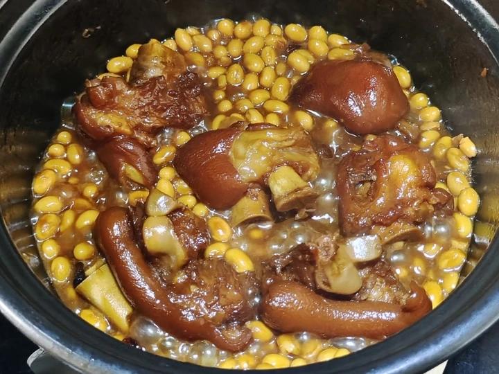 流口水的黄豆炖猪蹄