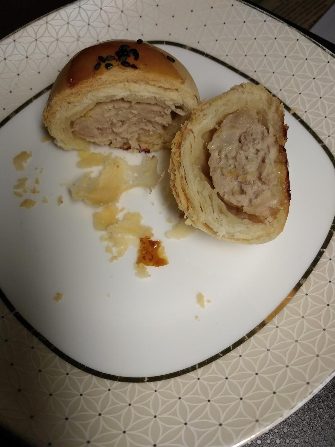 排四个小时队也买不到的鲜肉月饼，秘诀是放麻油！