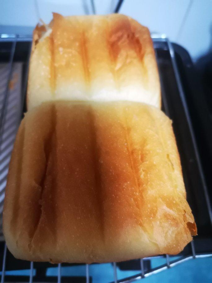 用烤箱自己做面包--手工牛奶吐司面包