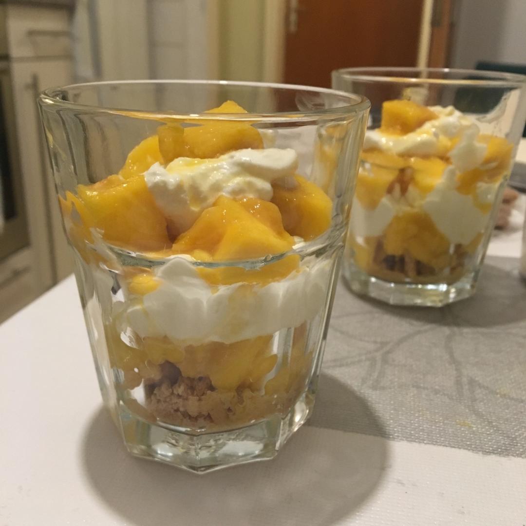 椰奶酒香草莓芝士杯（超快手呱呱杯）