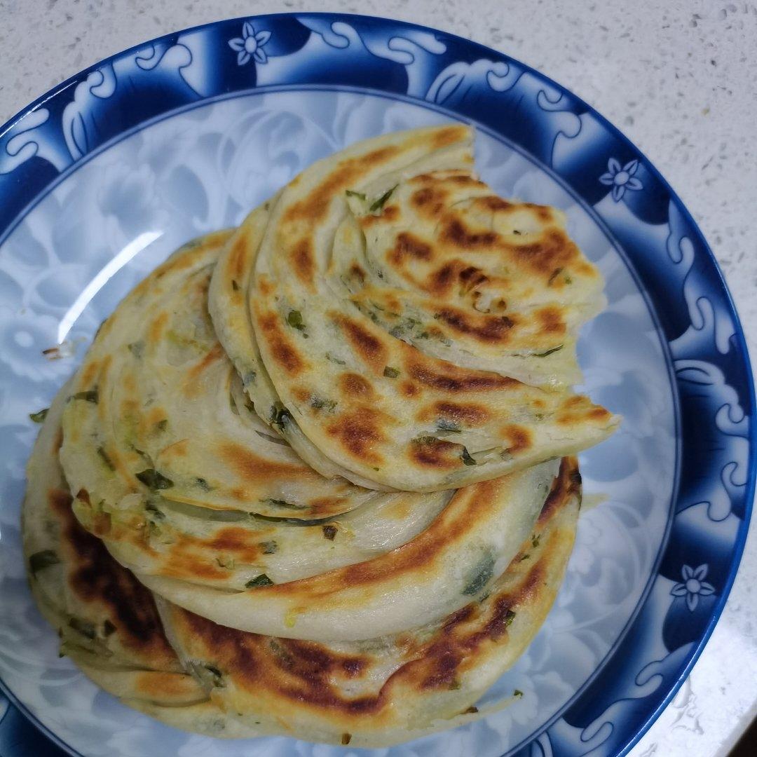 家常葱油饼  柔软多层 凉了也不硬 附详细视频讲解