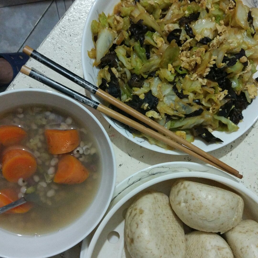 圆白菜木耳炒鸡蛋