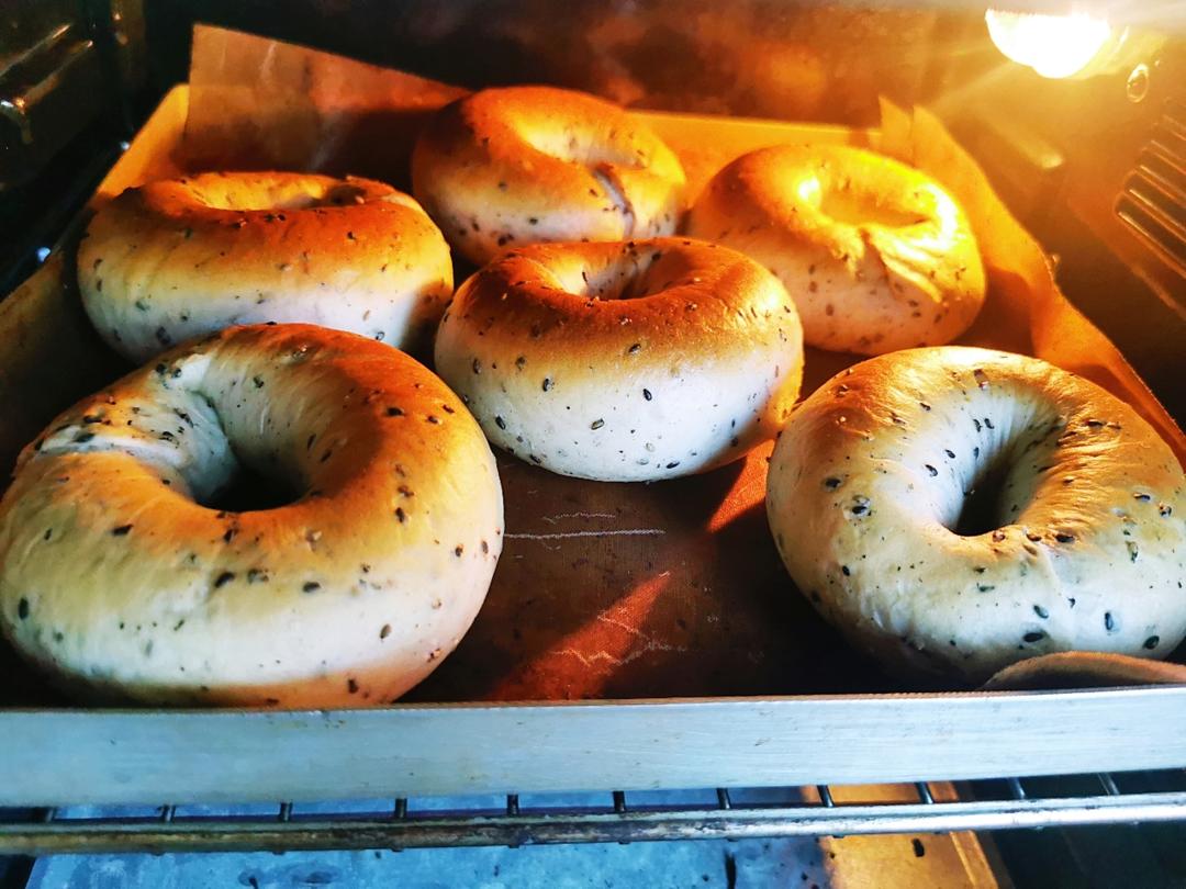 黑芝麻全麦贝果