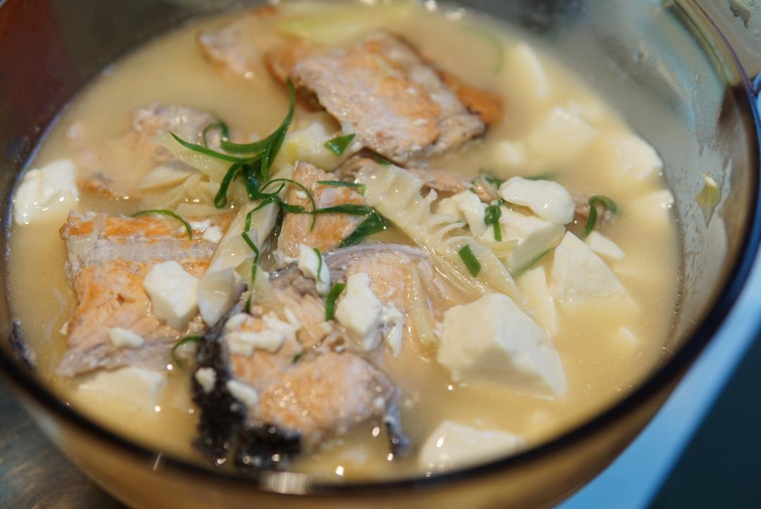 茉的美食生活做的三文鱼排豆腐汤