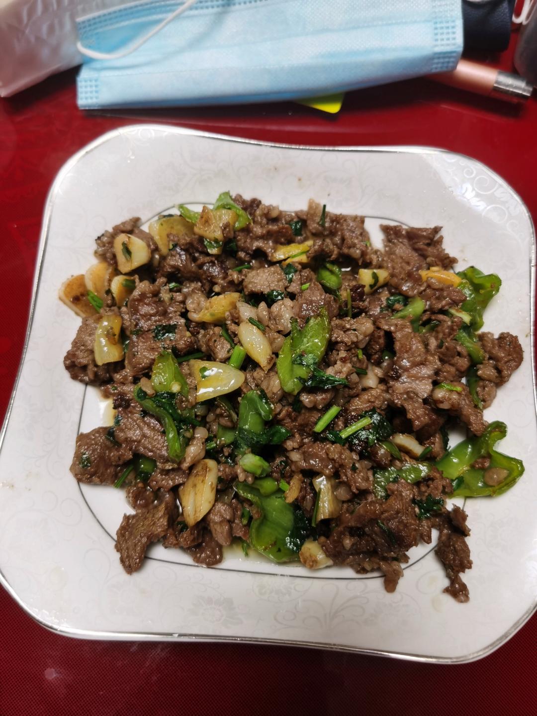 小炒黄牛肉，肉嫩味香！太好吃了简直是米饭杀手！