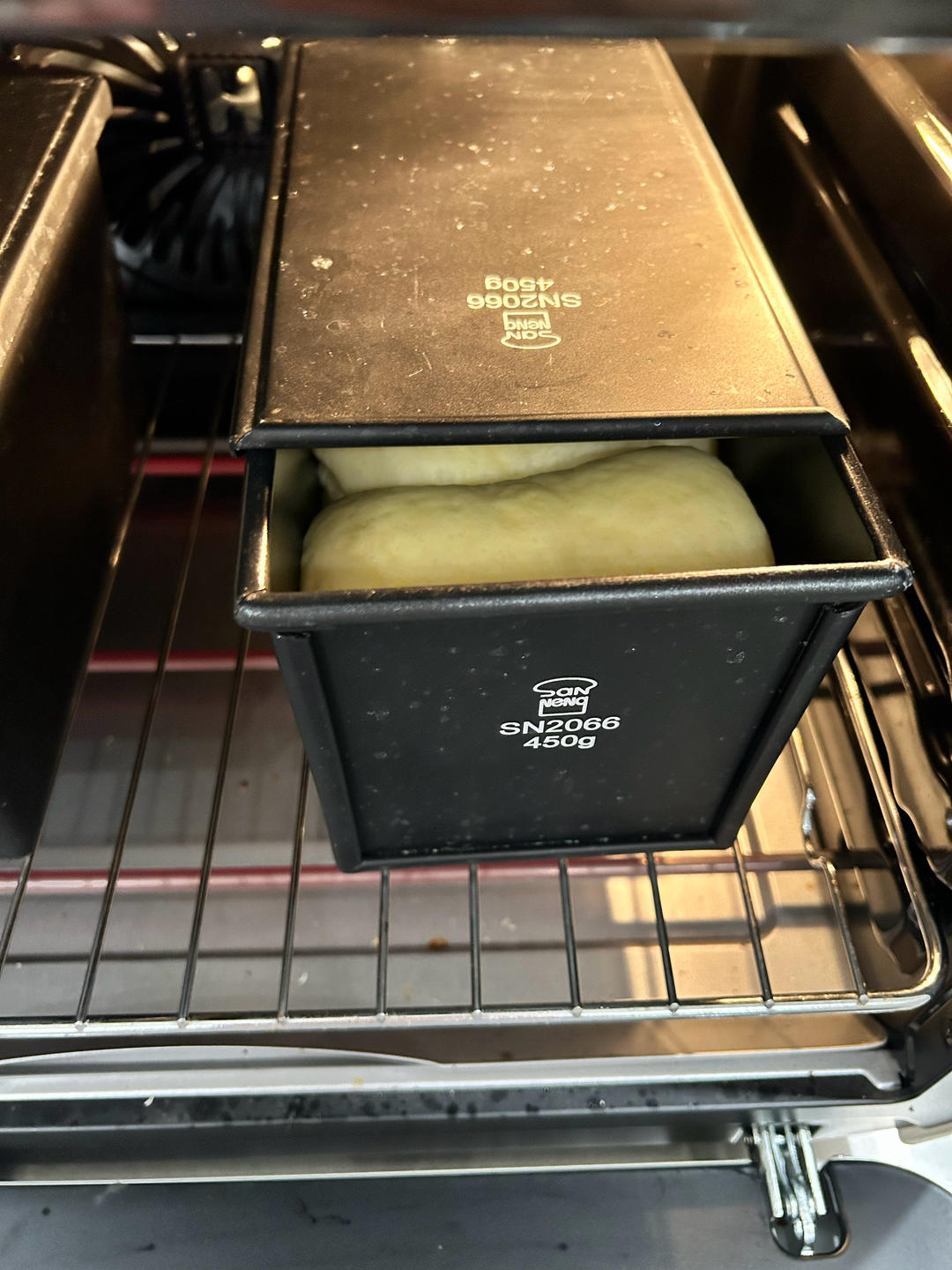 吐司方包，女儿说和来自台湾的爸爸糖一样好看好吃。零失败（是指我个人制作没有失败过）。