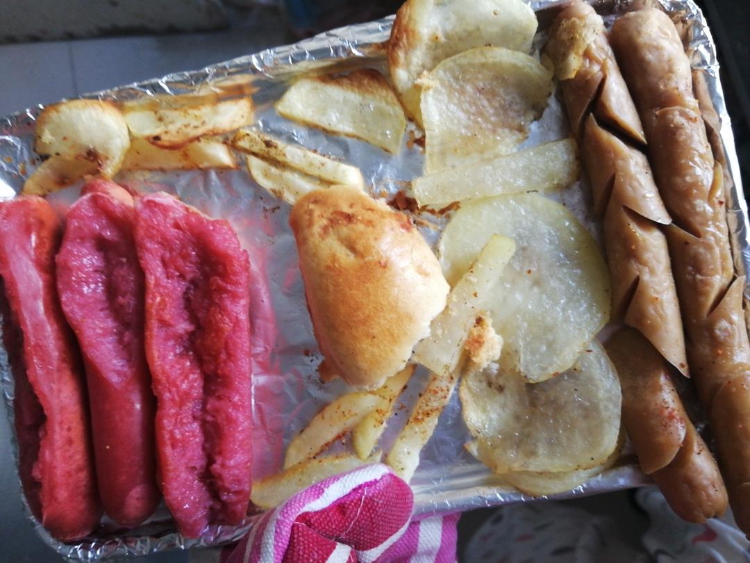 烤香肠，烤馍片，烤土豆片（烤土豆条薯片薯条），烤火腿肠的做法