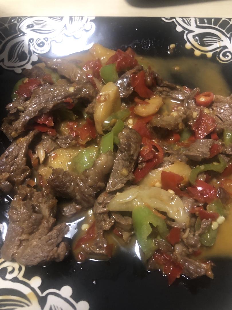 厨师长教你：“青椒牛肉丝”的家常做法，家乡的味道，先收藏了