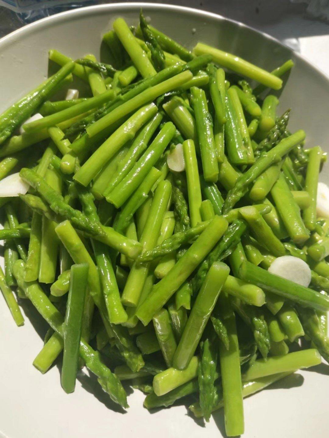 小梦呐呐做的清炒芦笋