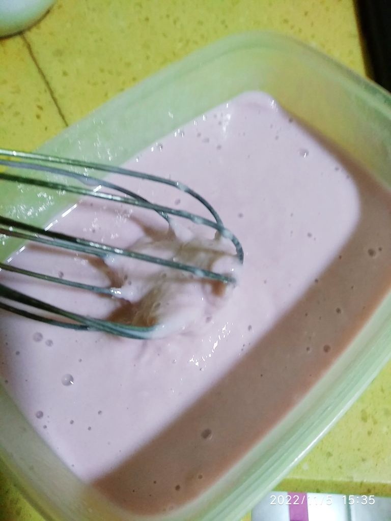 自制香芋味冰淇淋(冰淇淋粉版)的做法 步骤4