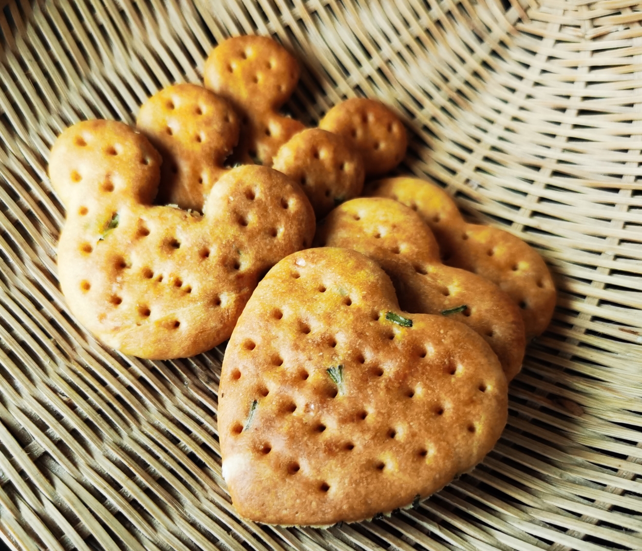 咸香酥脆，搅一搅就能做的迷迭香饼干的做法