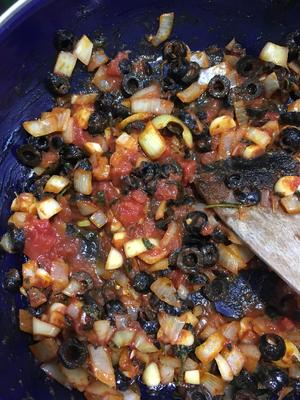意大利番茄黑橄榄鱿鱼锅的做法 步骤1
