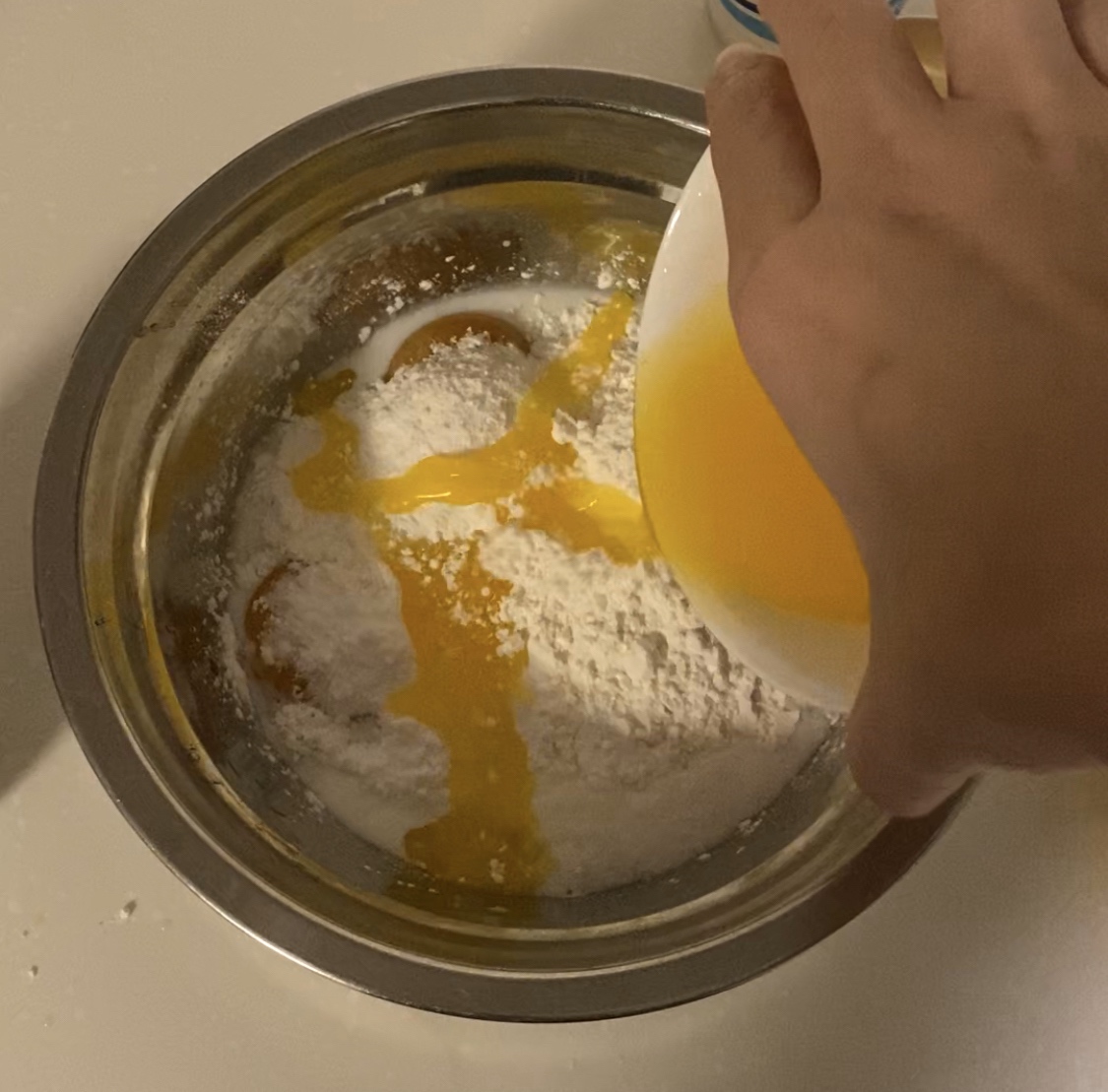 咸椰子奶油抱抱卷蛋糕的做法 步骤3