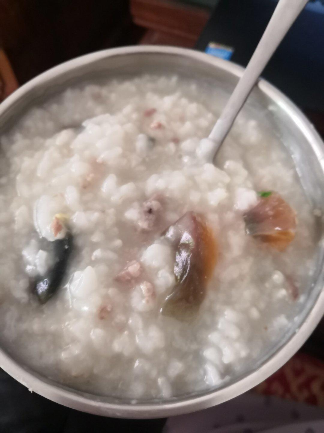 堂妈小厨——超好喝的皮蛋瘦肉粥