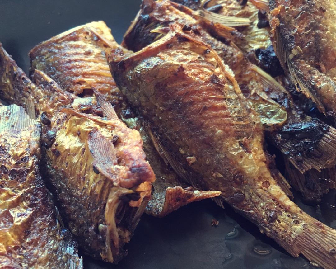 干酥香辣小鲫鱼的做法