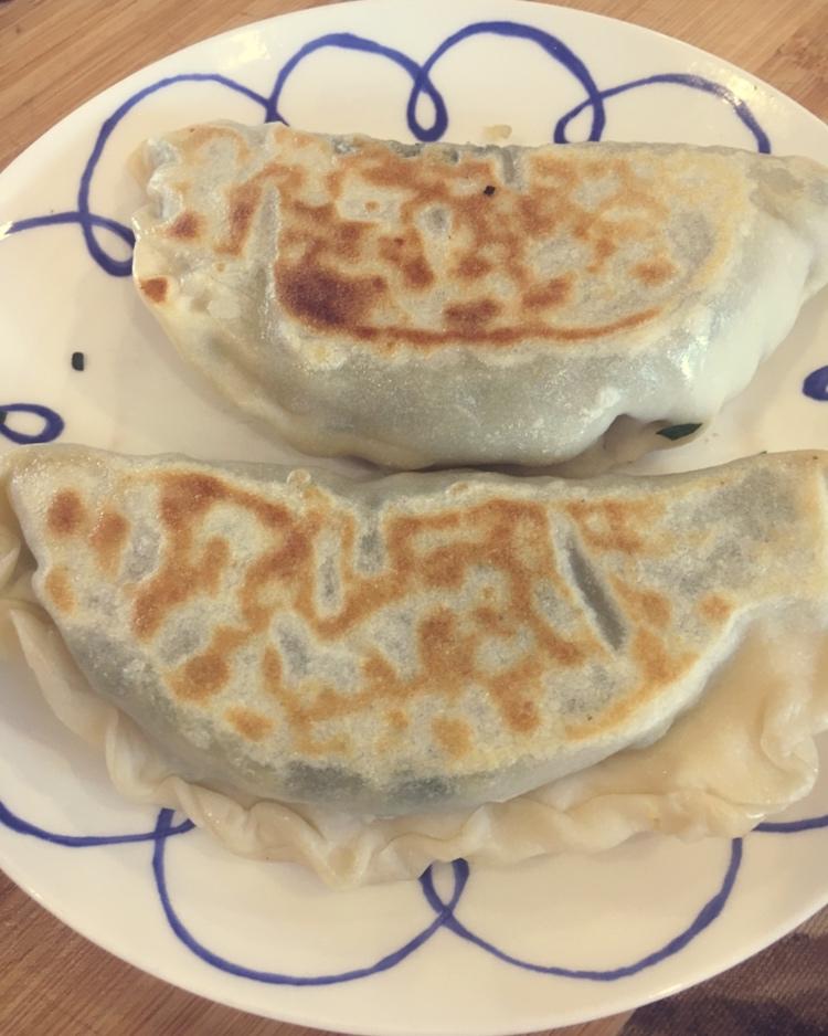 韭菜鸡蛋盒子（面包机和面，饼铛烙饼）