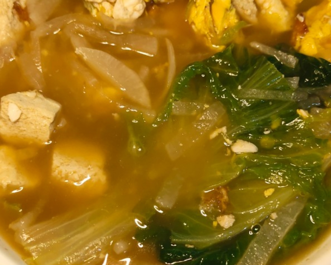 晚:白萝卜鸡蛋豆腐生菜汤的做法
