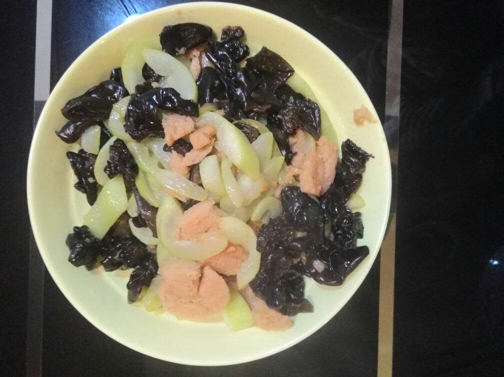 西葫芦炒火腿肠木耳