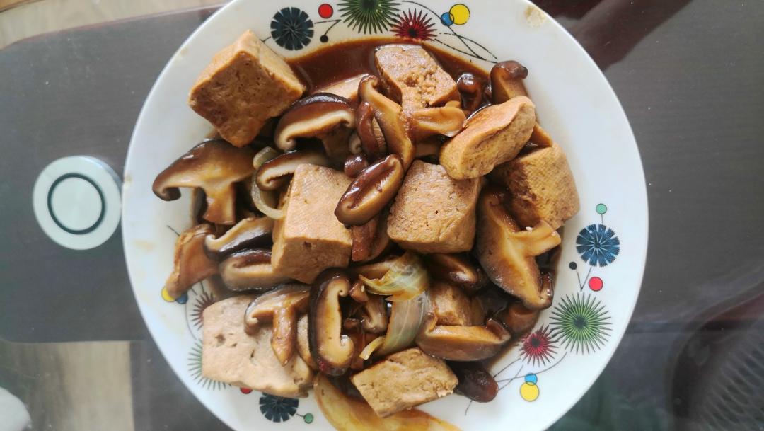 香菇冻豆腐，又是个下饭菜