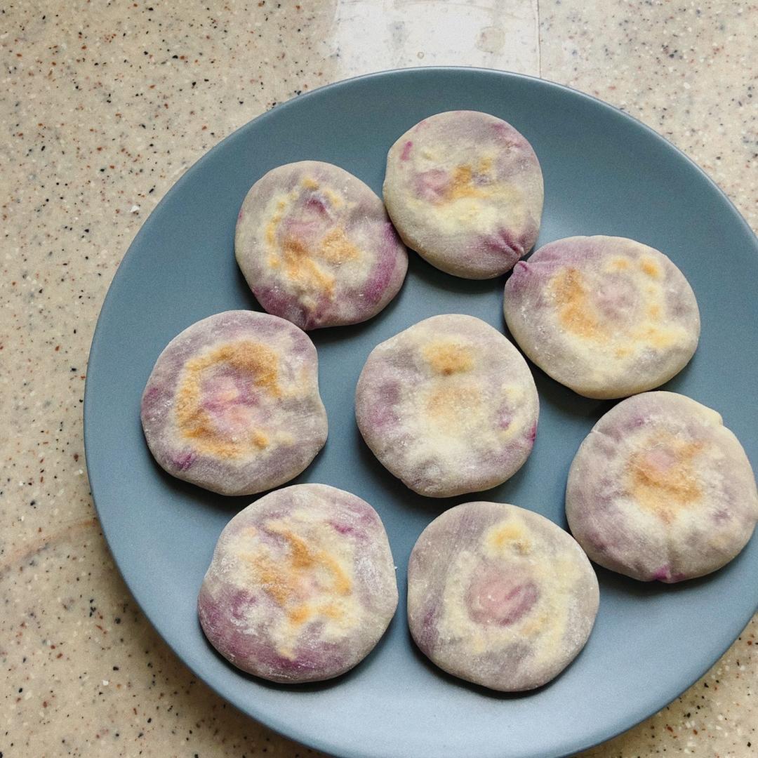 【饺子皮紫薯饼】